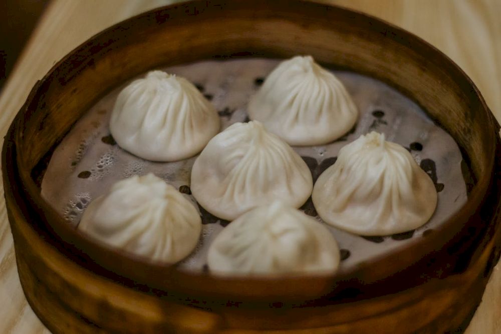 Xiaolongbao with a soft and moist texture, filled with meat is a dish not to be missed when coming to Shanghai (Source: Pexels)